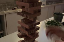 两岁的小姐姐玩积木,两岁小姐姐的创意搭建之旅