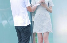 好看的小姐姐送心视频,小姐姐送心视频温情回顾